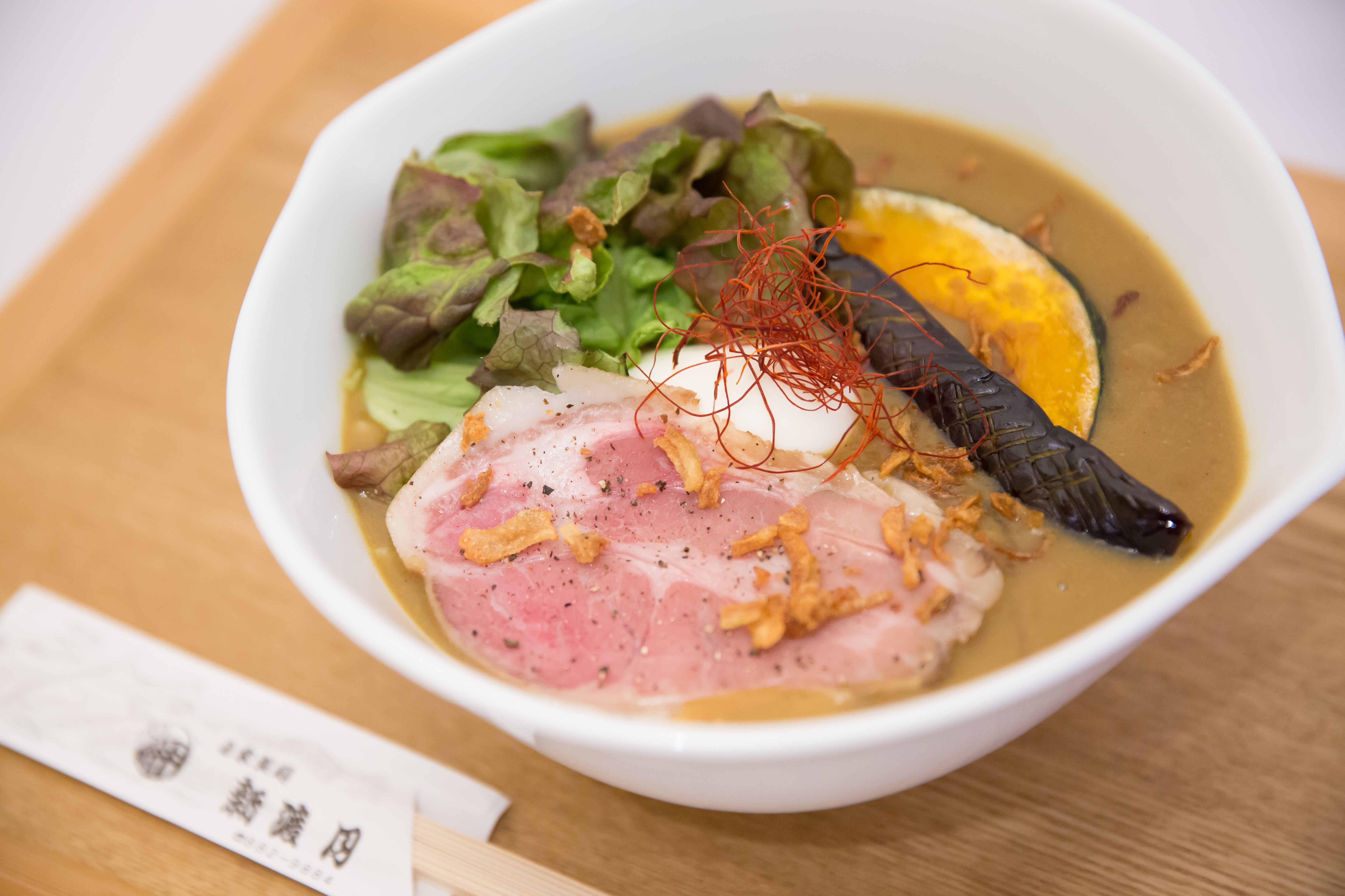 丹波高原豚と半熟玉子のカレーうどん