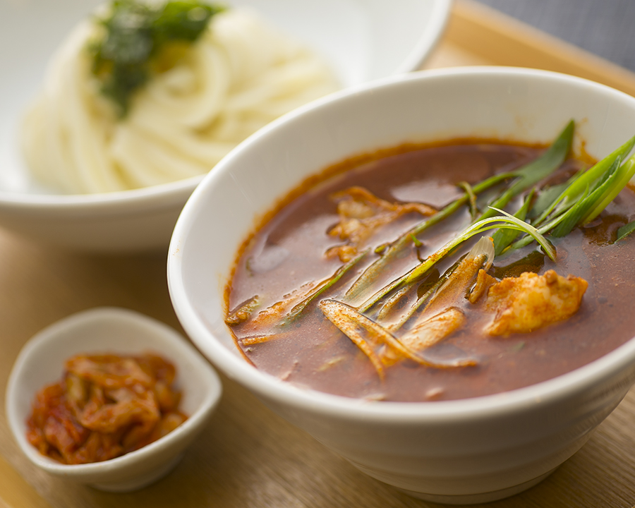 ホルモンの赤い旨辛つけうどん